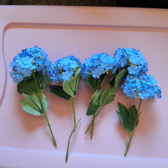 Artifical blue hydrangeas - Picture 3 of 6